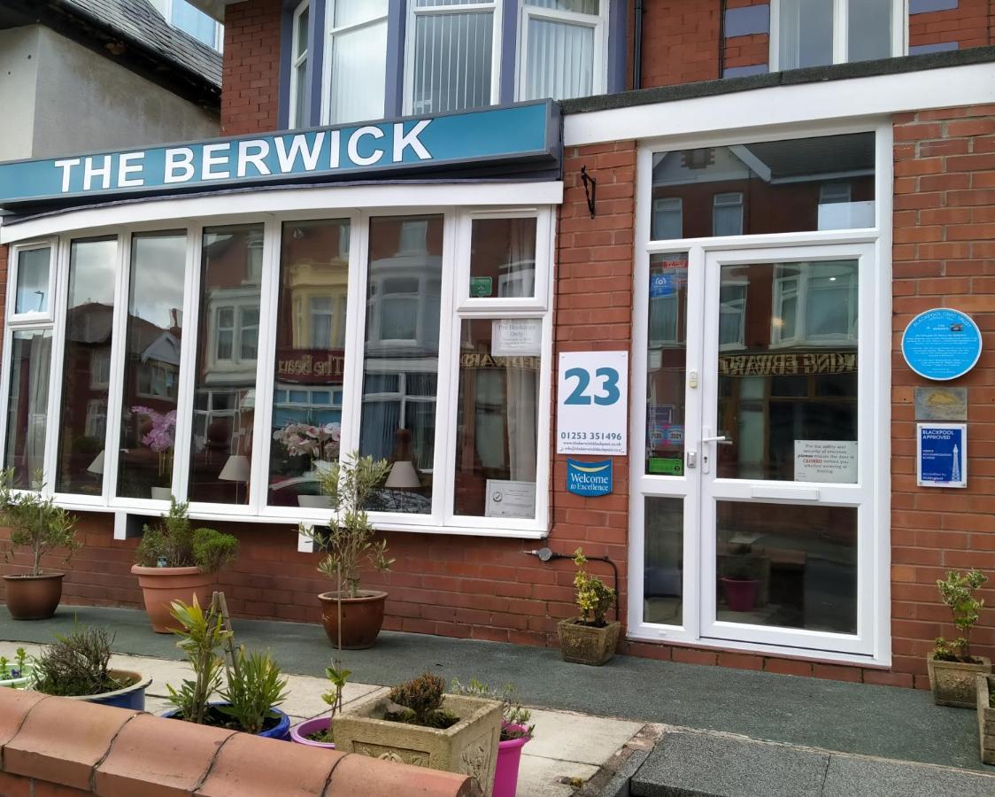 The Berwick - Over 40'S Only Blackpool Bagian luar foto